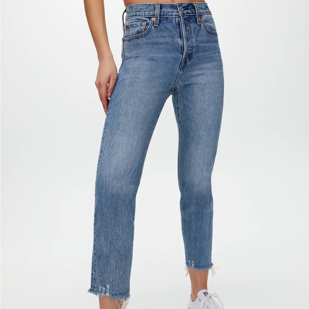 Levi’s Wedgie Icon Jeans w/ Rips (25)